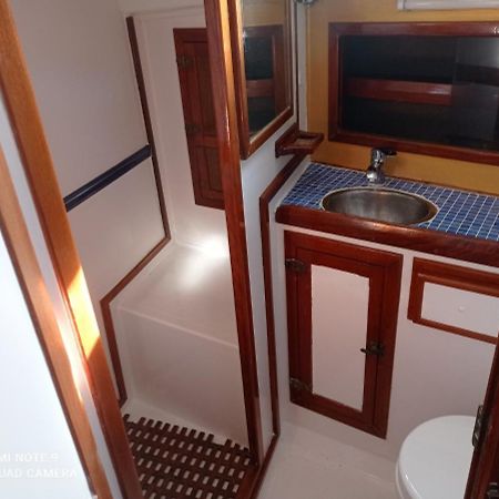 Spacious And Cozy Caribbean Boat In Barcelona Sant Adria de Besos Exterior photo