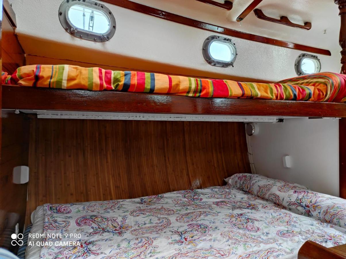 Spacious And Cozy Caribbean Boat In Barcelona Sant Adria de Besos Exterior photo