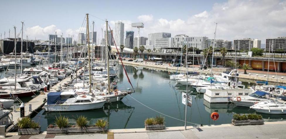 Spacious And Cozy Caribbean Boat In Barcelona Sant Adria de Besos Exterior photo