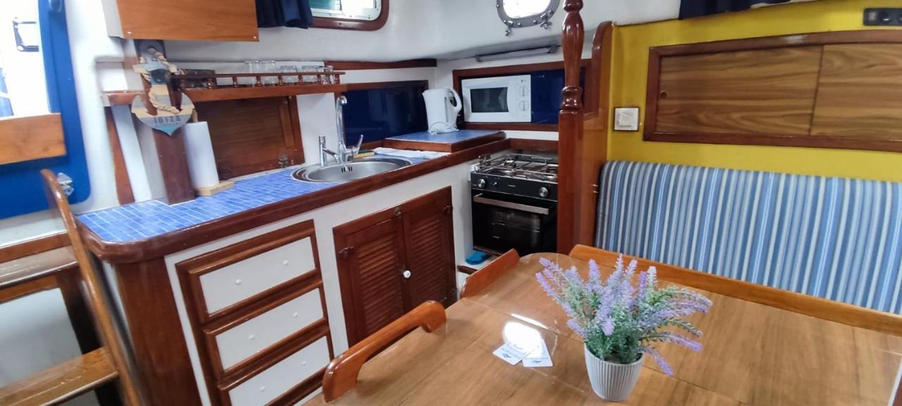 Spacious And Cozy Caribbean Boat In Barcelona Sant Adria de Besos Exterior photo